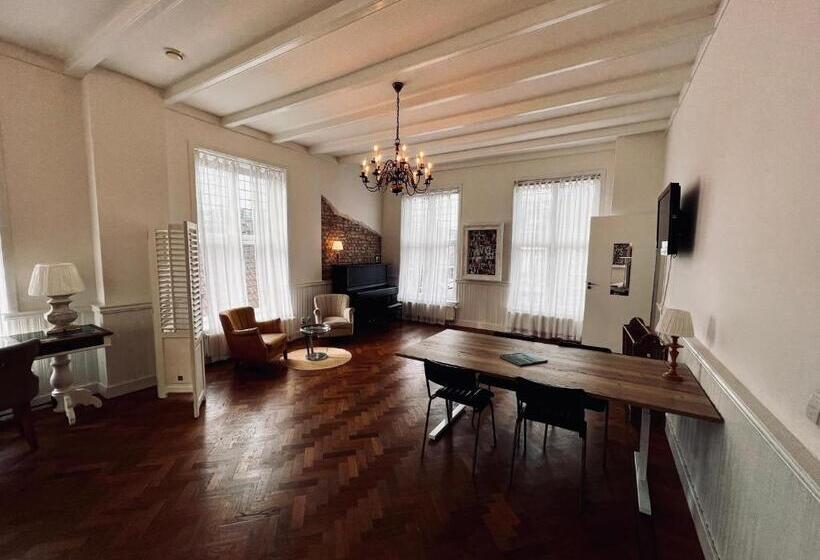 سوییت سوپریور, Het Oude Raadhuis
