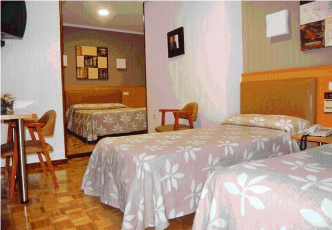 Standard Triple Room, Hostal Arotza