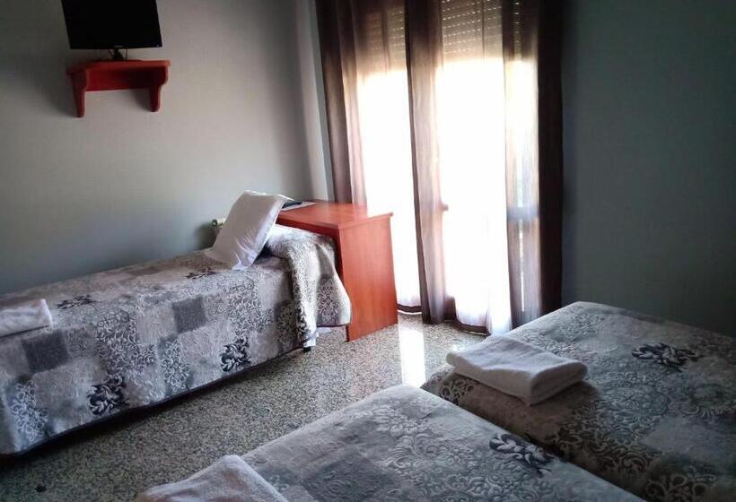 اتاق استاندارد سه نفره, Hostal Casa Barranco