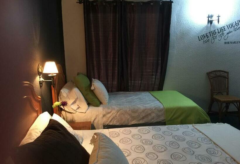 اتاق استاندارد سه نفره, Hostal Victoria