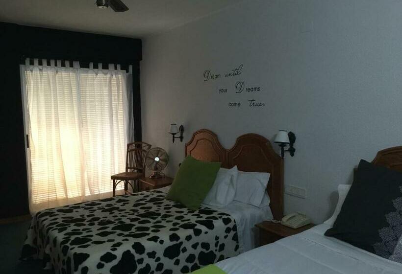 اتاق استاندارد سه نفره, Hostal Victoria