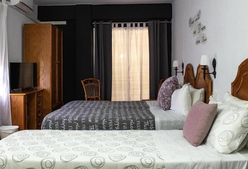 اتاق استاندارد سه نفره, Hostal Victoria