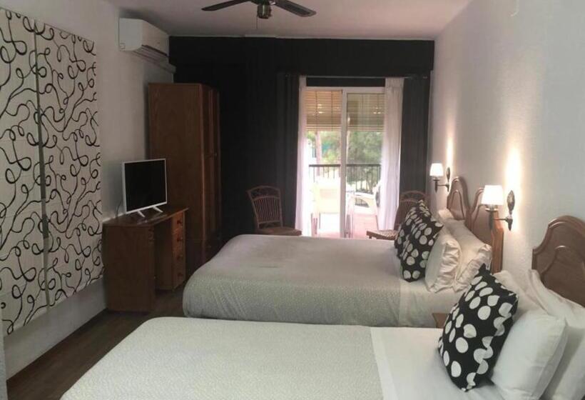 اتاق استاندارد سه نفره, Hostal Victoria