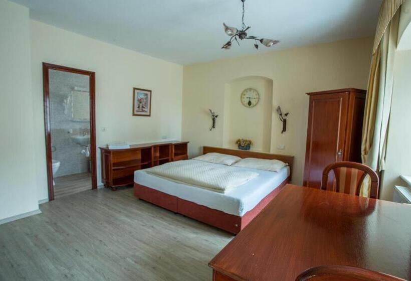 اتاق استاندارد سه نفره, Pension Centrum