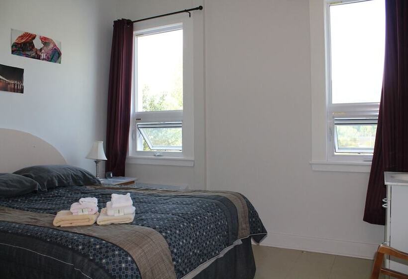 اتاق استاندارد با سرویس بهداشتی مشترک, Auberge La Petite école De Forillon