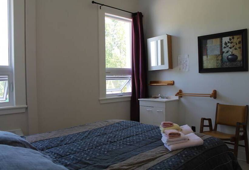 اتاق استاندارد با سرویس بهداشتی مشترک, Auberge La Petite école De Forillon
