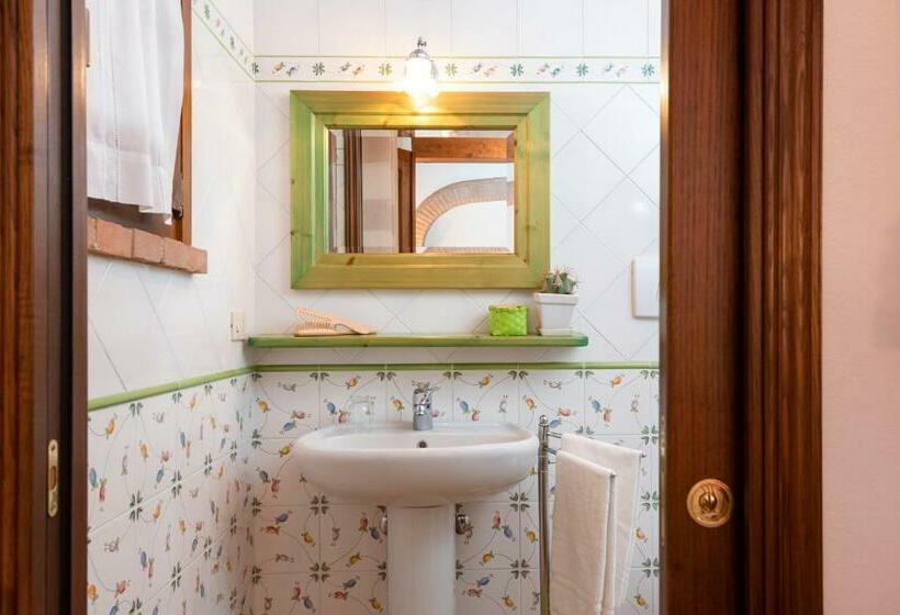 اتاق استاندارد, Agriturismo La Rombaia