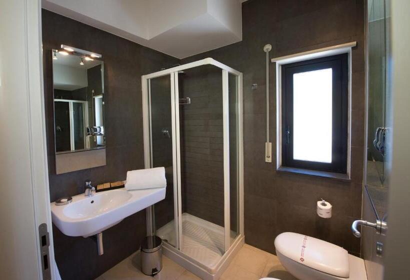 اتاق لوکس سه تخته, Residence Acqua Del Conte