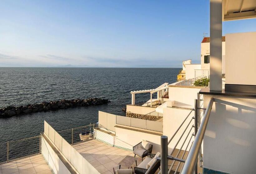 سوییت با چشم‌انداز دریا, Ischia Blu Resort