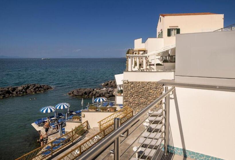 سوییت با چشم‌انداز دریا, Ischia Blu Resort