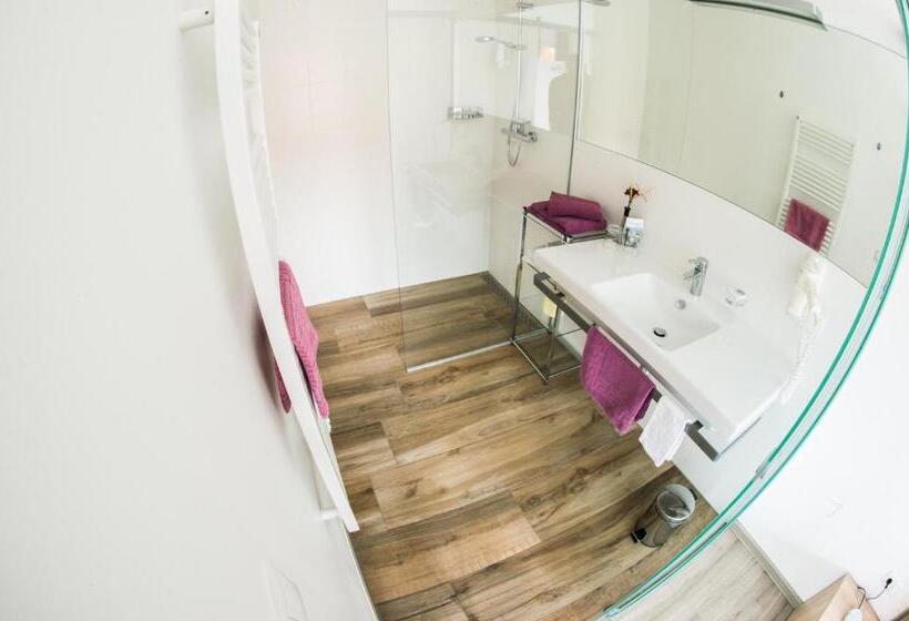 استودیوی استاندارد, Gästehaus Haiminger Ehemalig Schmelz