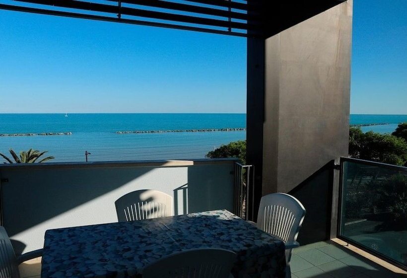 آپارتمان 1 خوابه با بالکن و چشم‌انداز دریا, Residence Mareamare
