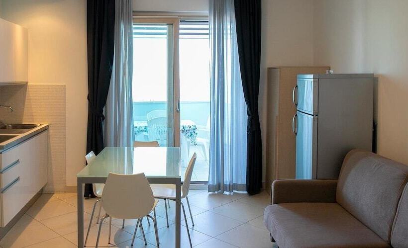 آپارتمان 1 خوابه با بالکن و چشم‌انداز دریا, Residence Mareamare