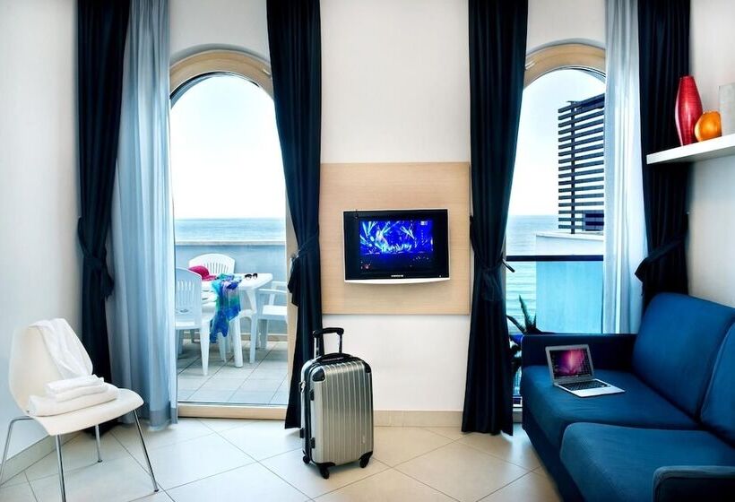 آپارتمان ممتاز دوخوابه رو به دریا, Residence Mareamare