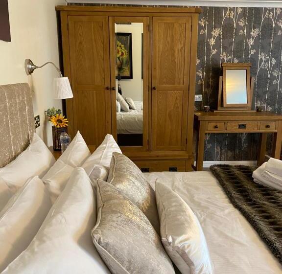 سوییت, Black Bull Inn, Moffat