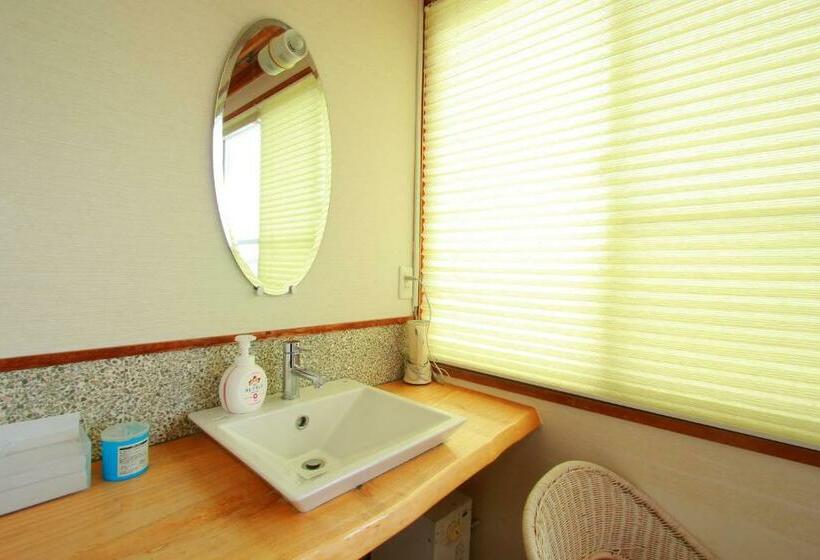 اتاق استاندارد سه تخته با سرویس بهداشتی مشترک, Family Ryokan Kawakyu With Showa Retro, Private Hot Spring