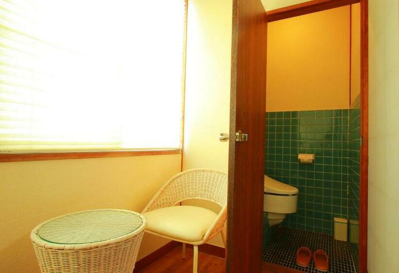 اتاق استاندارد سه تخته با سرویس بهداشتی مشترک, Family Ryokan Kawakyu With Showa Retro, Private Hot Spring