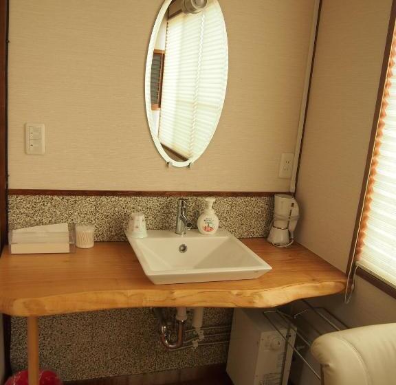 اتاق استاندارد سه تخته با سرویس بهداشتی مشترک, Family Ryokan Kawakyu With Showa Retro, Private Hot Spring