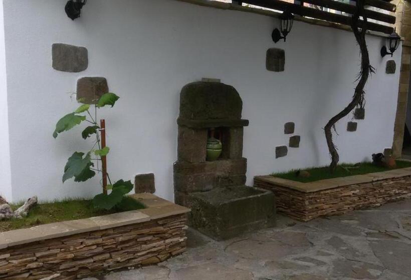اتاق استاندارد سه نفره, Guesthouse Koliovata Kashta