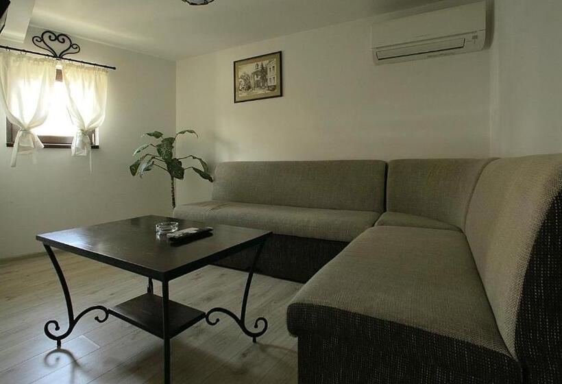 اتاق استاندارد سه نفره, Guesthouse Koliovata Kashta