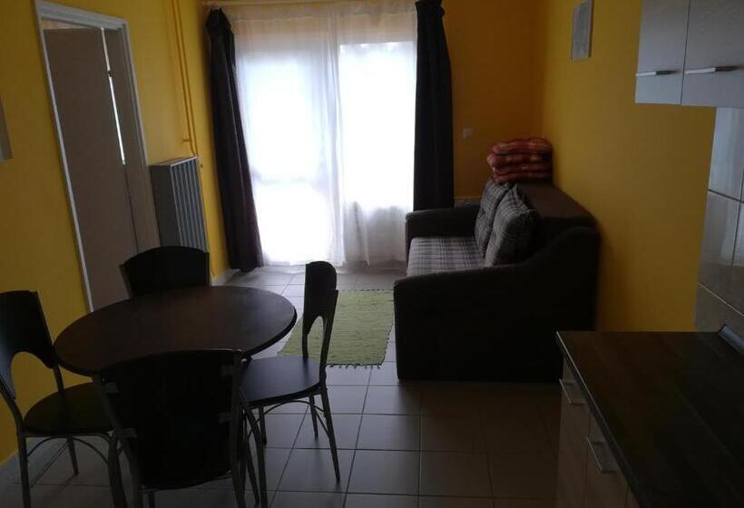 استودیوی استاندارد, Tarr Tímea Apartmanok