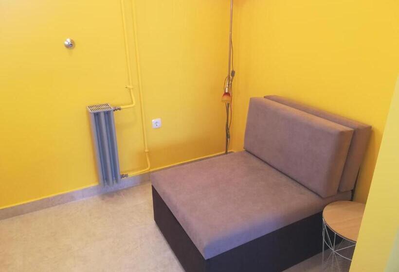 استودیوی استاندارد, Tarr Tímea Apartmanok