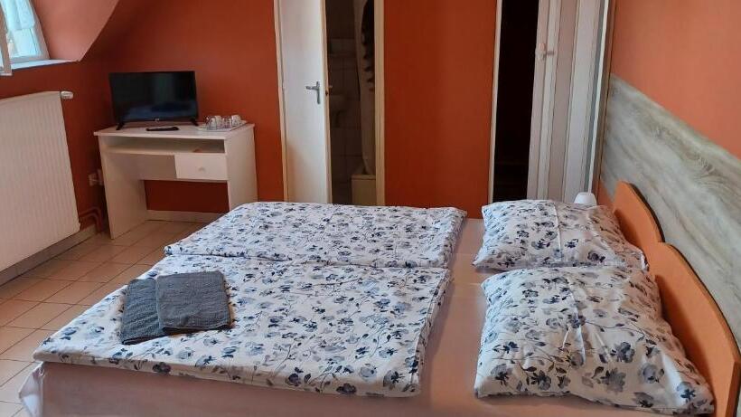 اتاق استاندارد, Tarr Tímea Apartmanok