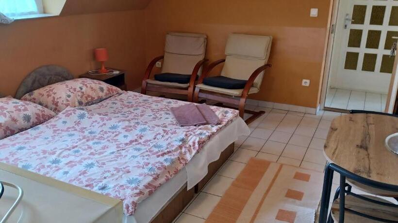 اتاق استاندارد, Tarr Tímea Apartmanok
