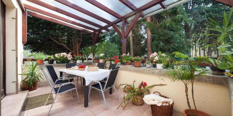 اتاق استاندارد چهار تخته, Villa Cecile