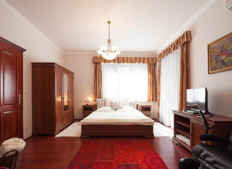 اتاق استاندارد چهار تخته, Villa Cecile