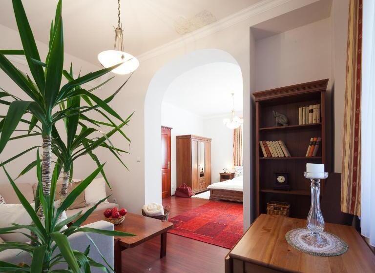اتاق استاندارد چهار تخته, Villa Cecile