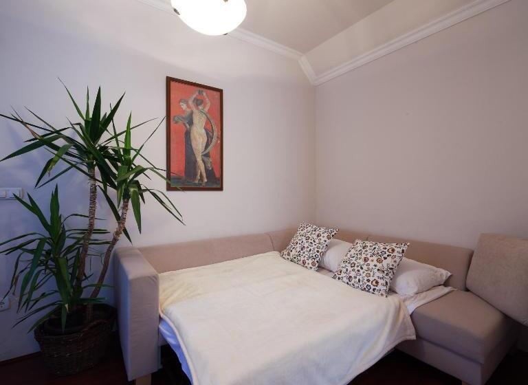 اتاق استاندارد چهار تخته, Villa Cecile