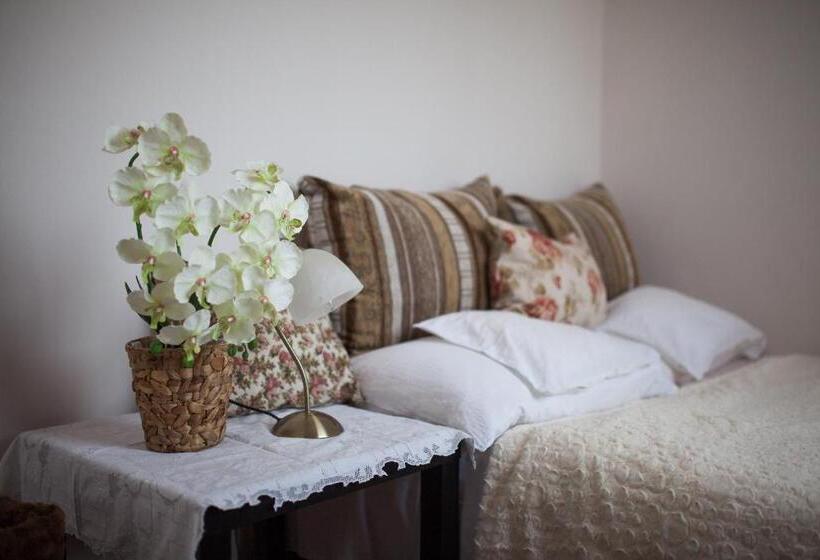 اتاق استاندارد چهار تخته, Villa Cecile