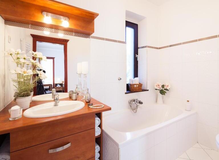 اتاق استاندارد چهار تخته, Villa Cecile