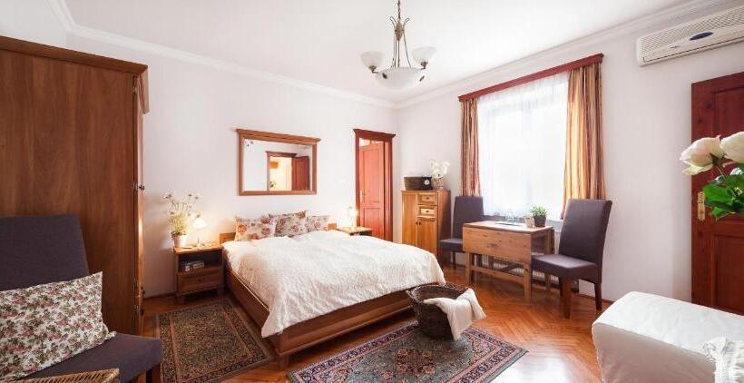 اتاق استاندارد چهار تخته, Villa Cecile