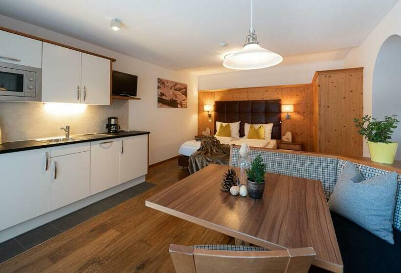 استودیوی استاندارد, Residence Sovara