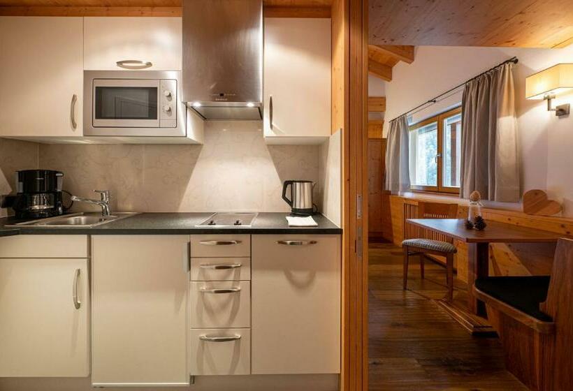 استودیوی استاندارد, Residence Sovara