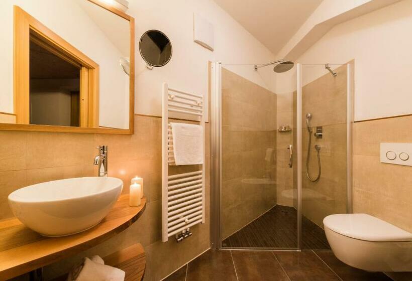 استودیوی استاندارد, Residence Sovara