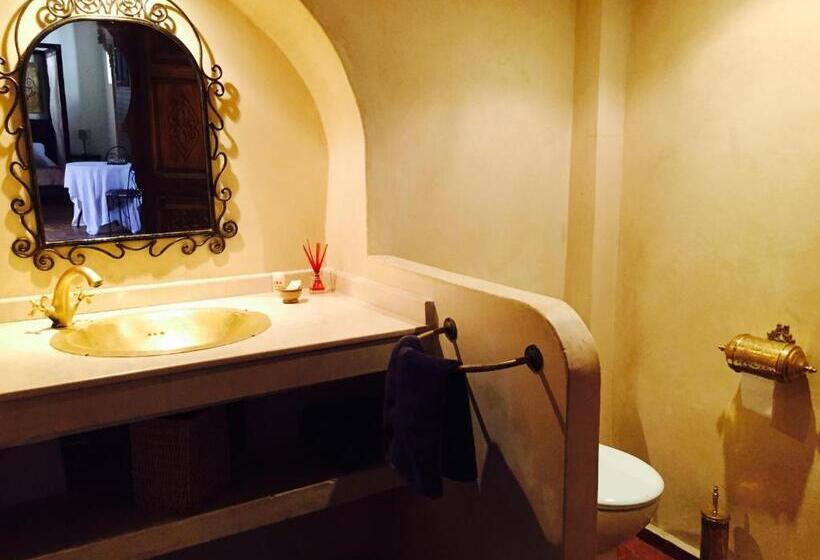سوییت, Riad Marhaba