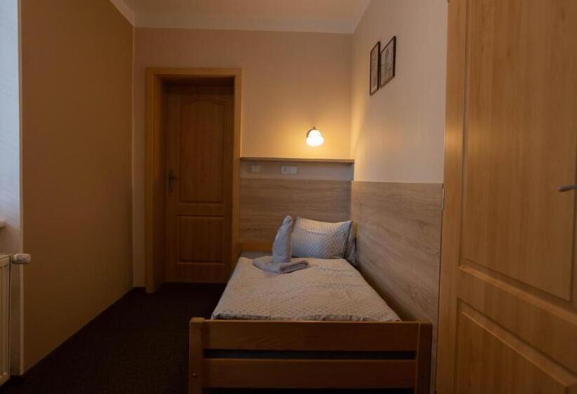 اتاق استاندارد سه نفره, Penzion štekrův Mlýn
