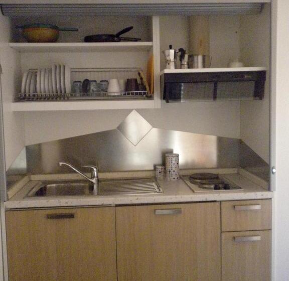 استودیوی استاندارد, Residence Désirée