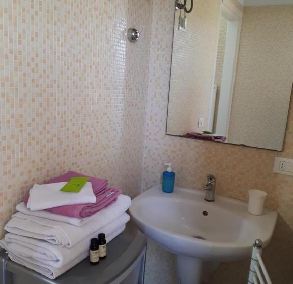 استودیوی استاندارد, Residence Désirée