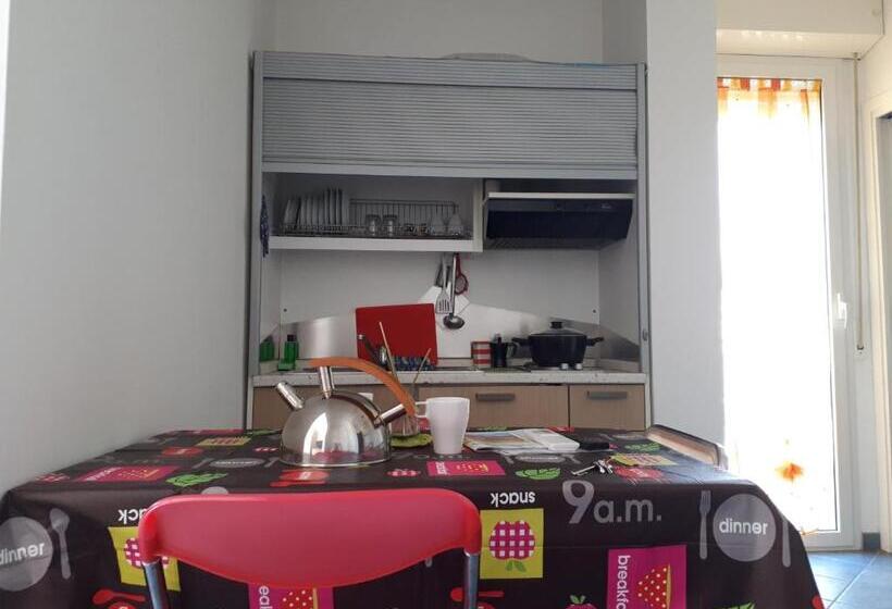 استودیوی استاندارد, Residence Désirée