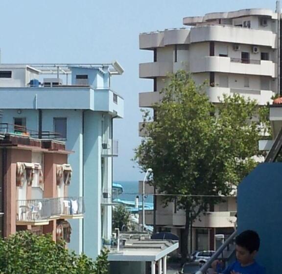 استودیوی استاندارد, Residence Désirée