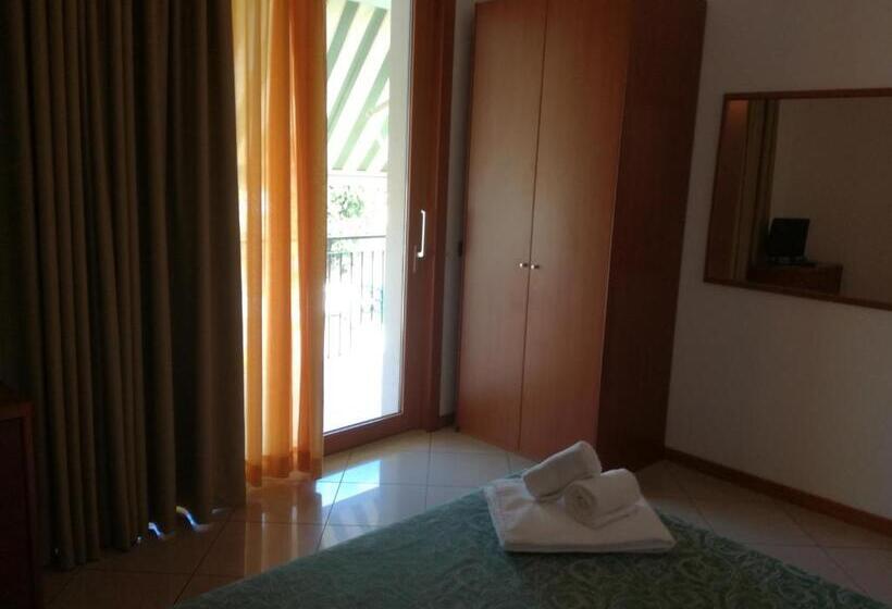 2 Bedrooms Apartment Lake View, Residenza Orchidee