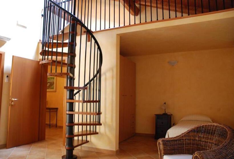 اتاق استاندارد سه تخته با چشم‌انداز باغ, Agriturismo Flabeto
