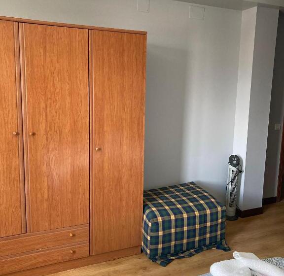 اتاق استاندارد سه نفره, Hostal La Concha