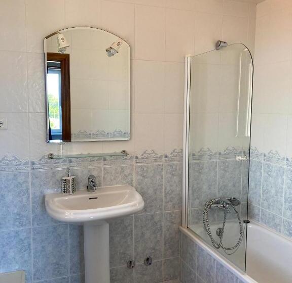 اتاق استاندارد با چشم‌انداز دریا, Hostal La Concha