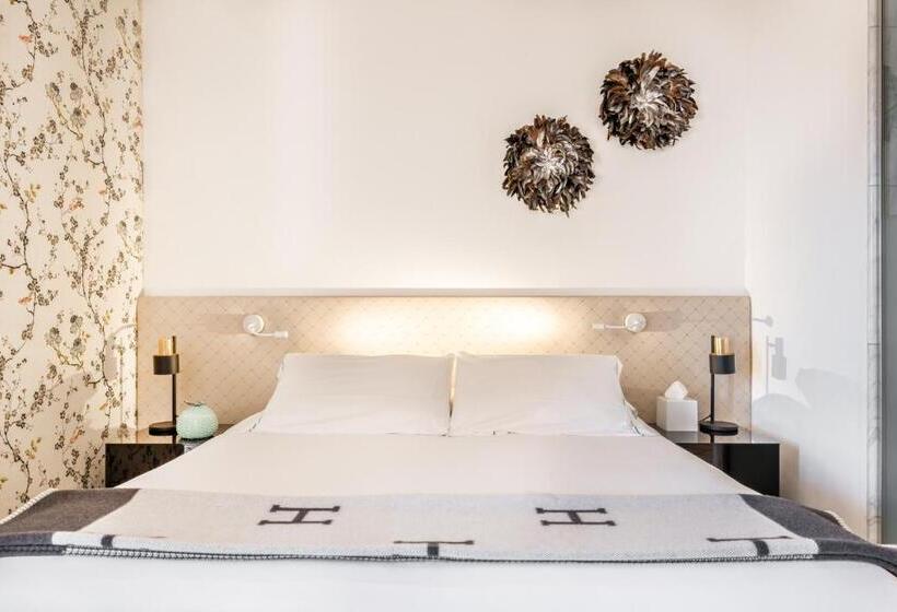 سوییت جونیور با چشم‌انداز دریا, La Torretta Lodge