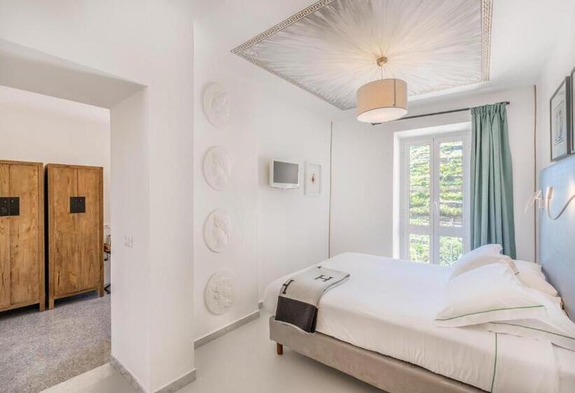 سوییت با چشم‌انداز دریا, La Torretta Lodge